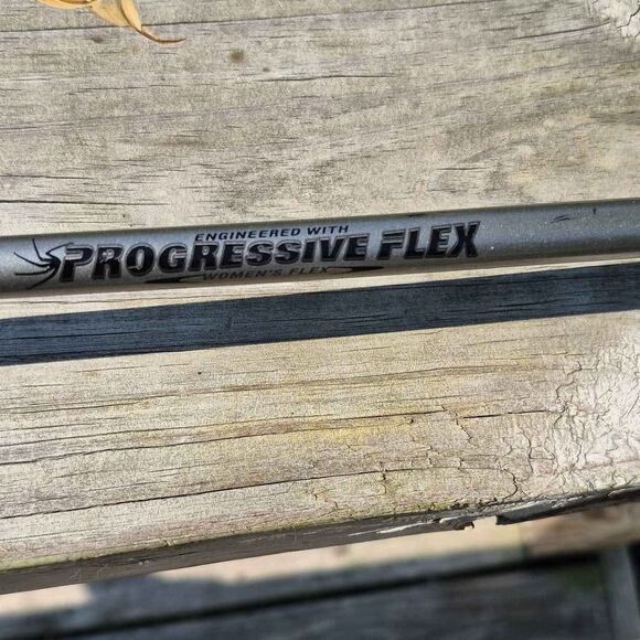 Wilson Pro Staff WD Oversize Women’s 8 Iron Graphite Flex - RH - 35.5" - Picture 4 of 5